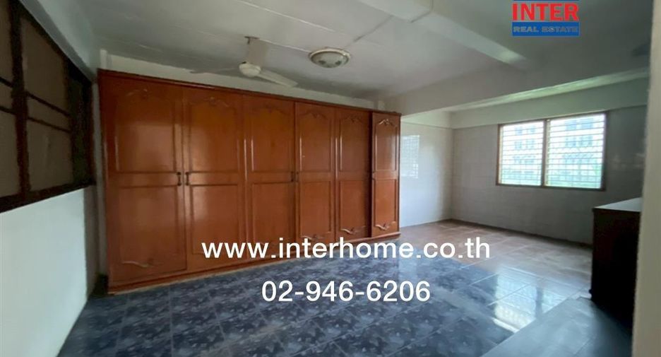 For sale 8 bedrooms retail Space in Sai Mai, Bangkok