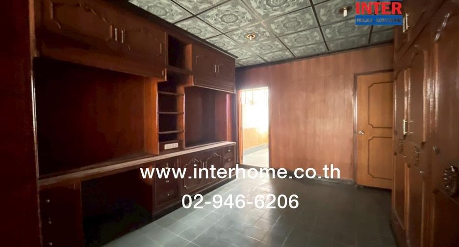 For sale 8 bedrooms retail Space in Sai Mai, Bangkok
