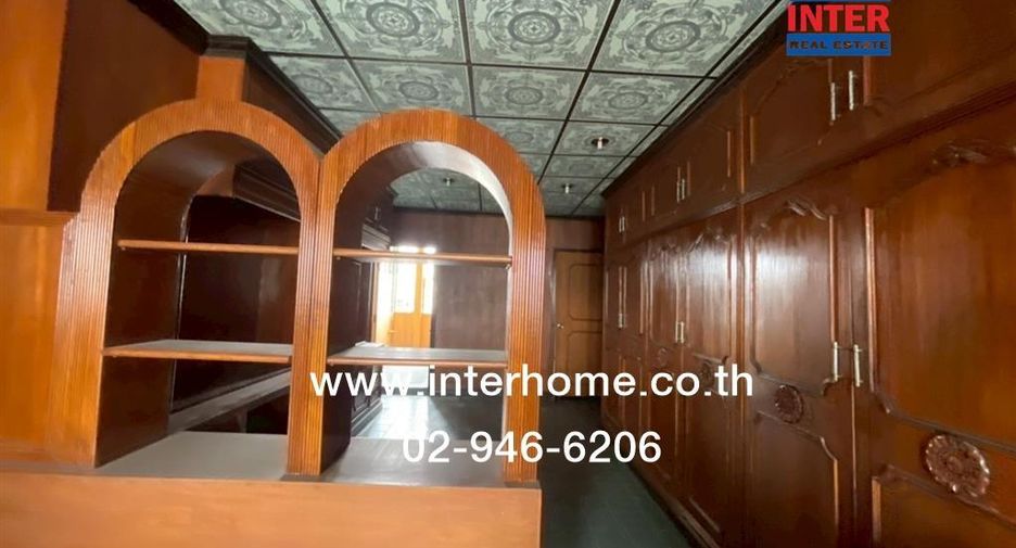 For sale 8 bedrooms retail Space in Sai Mai, Bangkok