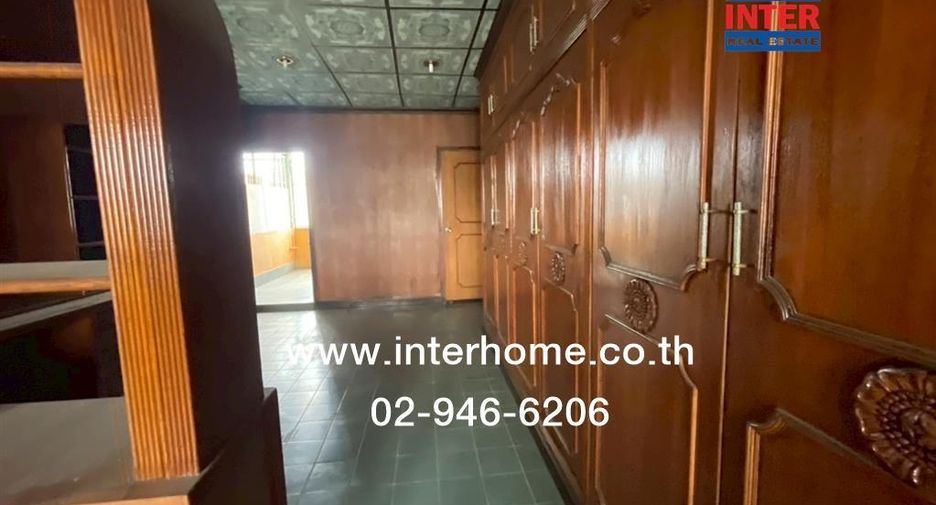 For sale 8 bedrooms retail Space in Sai Mai, Bangkok