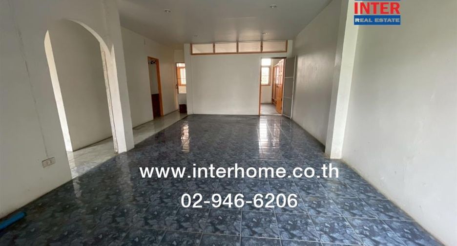 For sale 8 bedrooms retail Space in Sai Mai, Bangkok