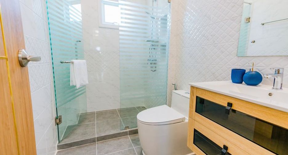 For sale 4 bedrooms house in Bang Lamung, Chonburi
