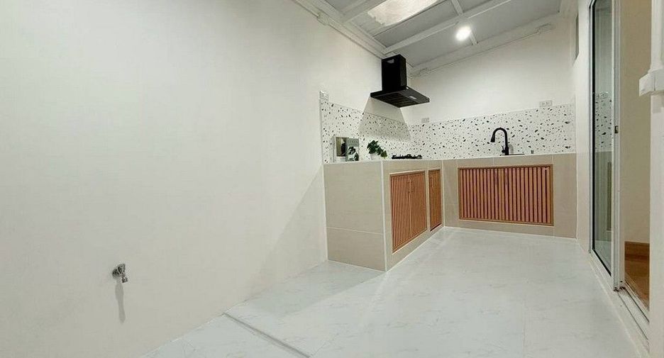 出售 3 卧室 联排别墅 在 Bang Phli, Samut Prakan
