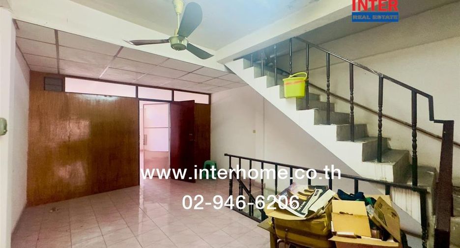 For sale 3 bedrooms retail Space in Bang Khae, Bangkok