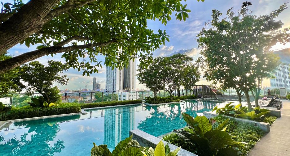 For sale 1 bed condo in Khlong Toei, Bangkok