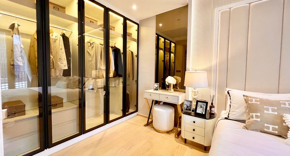For sale 2 bedrooms condo in Huai Khwang, Bangkok
