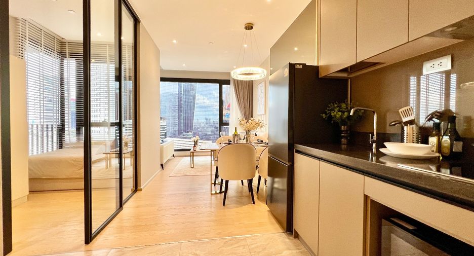 For sale 2 bedrooms condo in Huai Khwang, Bangkok