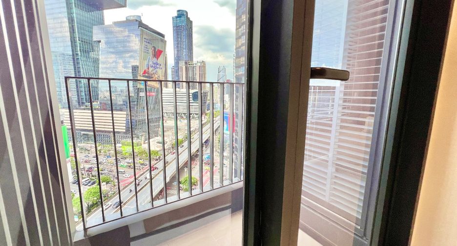 For sale 2 bedrooms condo in Huai Khwang, Bangkok