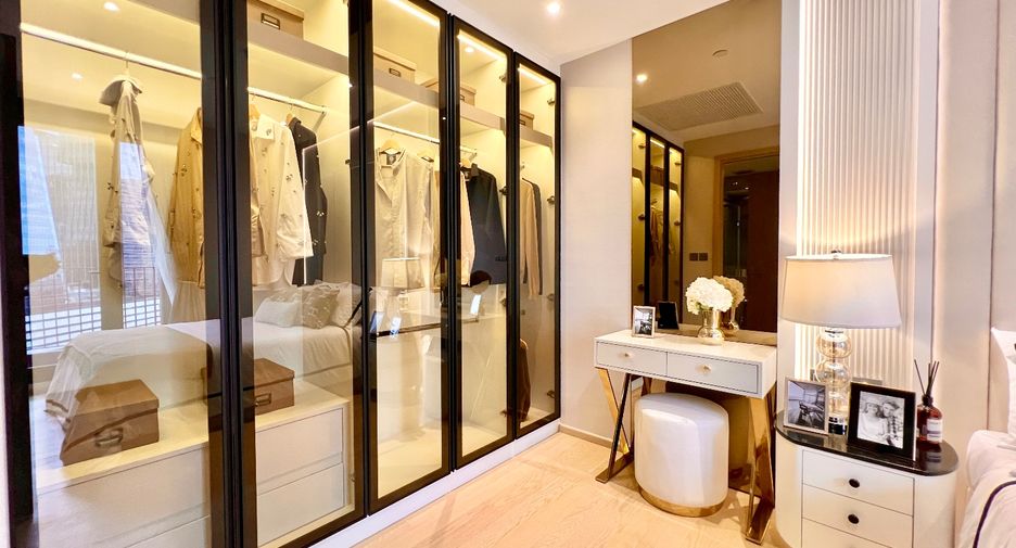 For sale 2 bedrooms condo in Huai Khwang, Bangkok