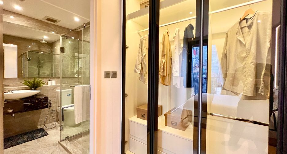 For sale 2 bedrooms condo in Huai Khwang, Bangkok