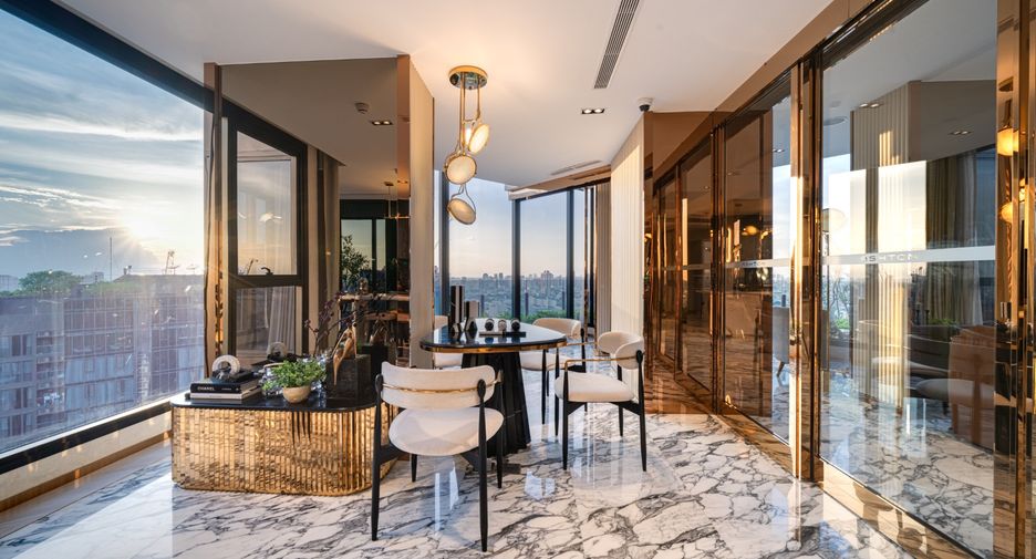 For sale 2 bedrooms condo in Huai Khwang, Bangkok