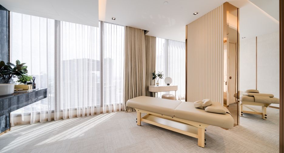 For sale 2 bedrooms condo in Huai Khwang, Bangkok