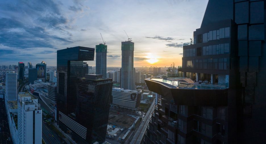 For sale 2 bedrooms condo in Huai Khwang, Bangkok