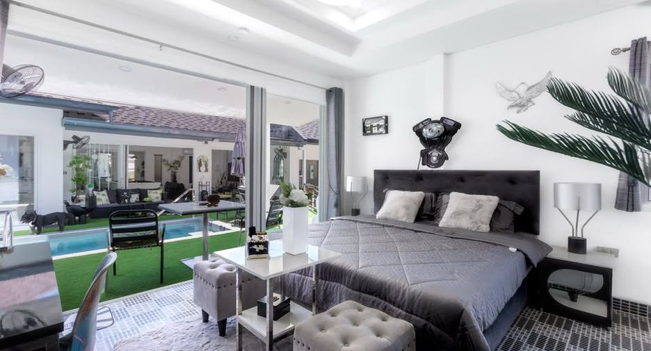 For rent and for sale 5 bedrooms villa in Mueang Phuket, Phuket
