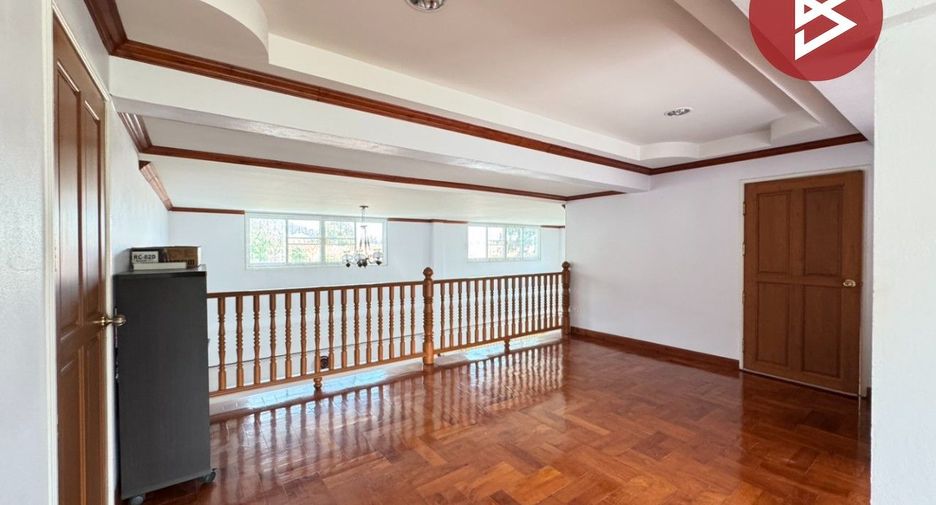 Продажа 3 спальни дом в Саттахип, Чонбури