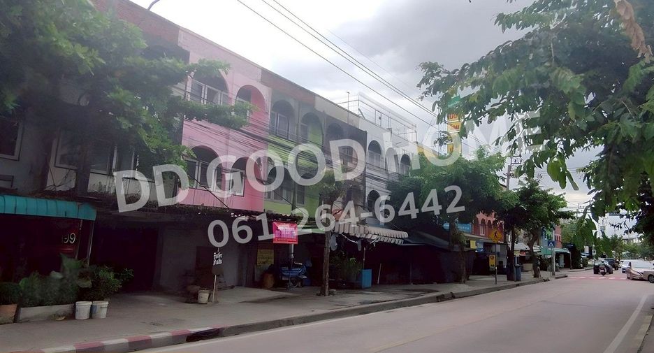 For sale 3 bedrooms retail Space in Phasi Charoen, Bangkok