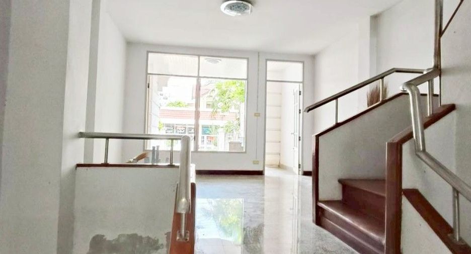 For sale 3 bedrooms townhouse in Mueang Nonthaburi, Nonthaburi