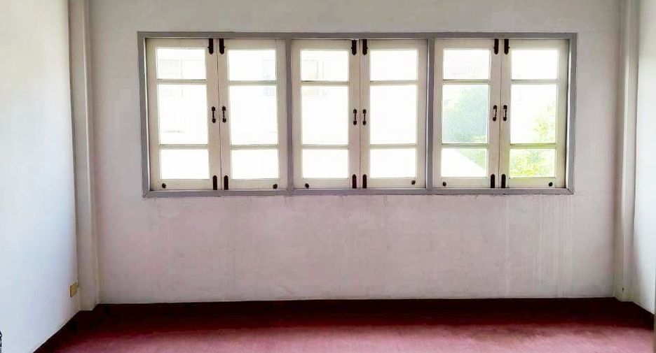 For sale 3 bedrooms townhouse in Mueang Nonthaburi, Nonthaburi