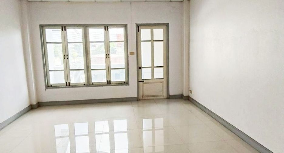 For sale 3 bedrooms townhouse in Mueang Nonthaburi, Nonthaburi