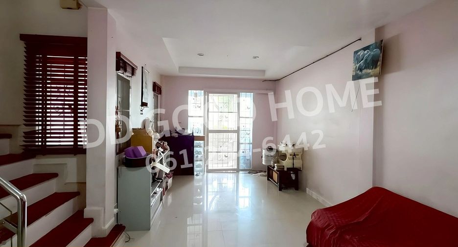 Casa adosada en venta de 4 habitaciones en Bang Sue, Bangkok