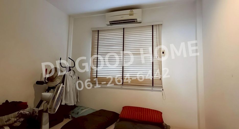 Casa adosada en venta de 4 habitaciones en Bang Sue, Bangkok