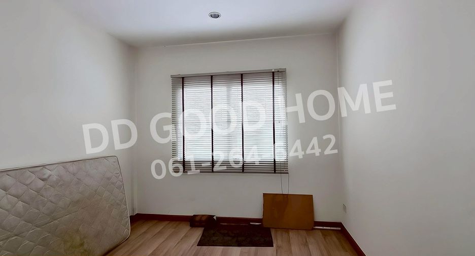 Casa adosada en venta de 4 habitaciones en Bang Sue, Bangkok