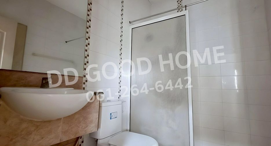Casa adosada en venta de 4 habitaciones en Bang Sue, Bangkok