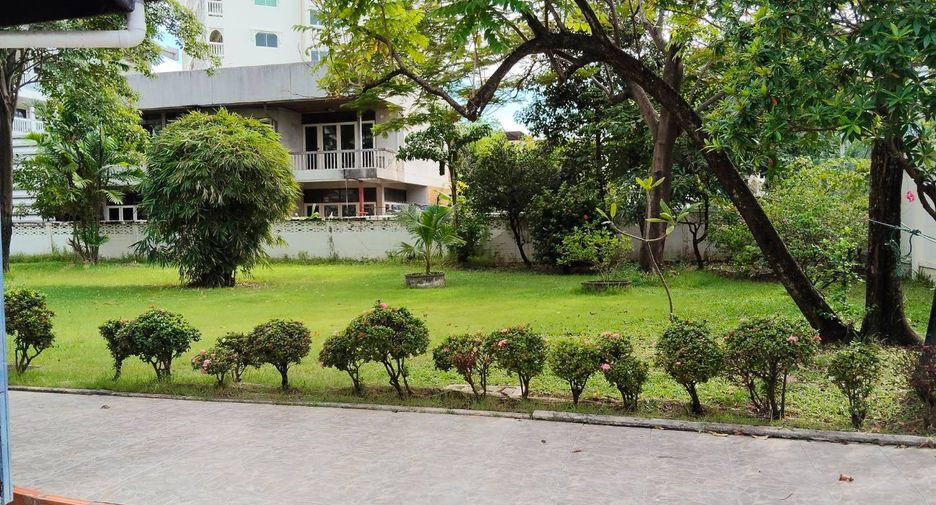 For sale 4 bedrooms house in Wang Thonglang, Bangkok