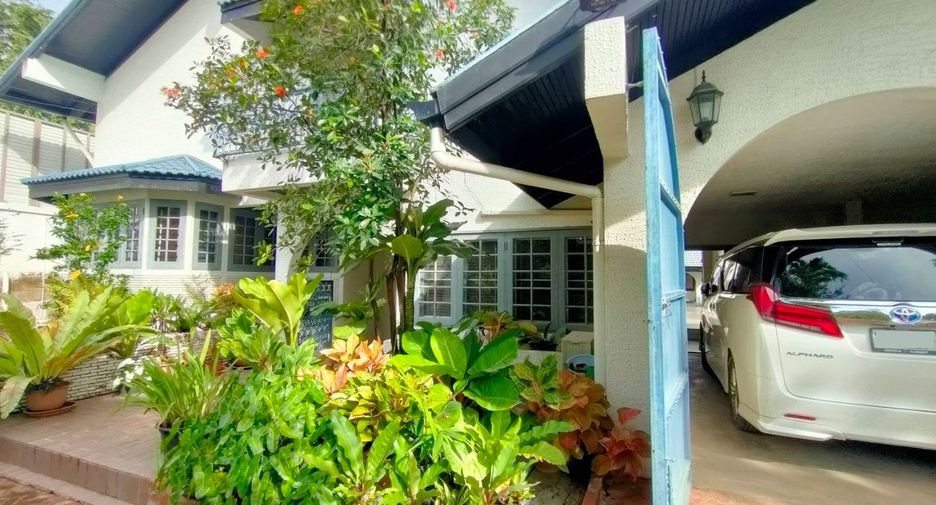 For sale 4 bedrooms house in Wang Thonglang, Bangkok