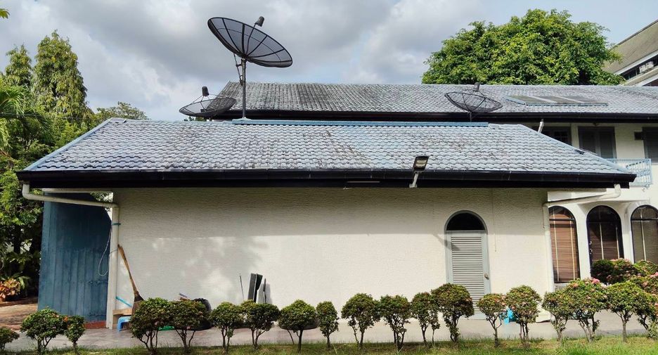 For sale 4 bedrooms house in Wang Thonglang, Bangkok