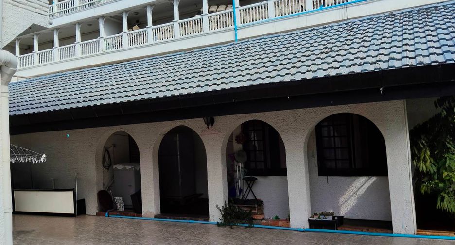 For sale 4 bedrooms house in Wang Thonglang, Bangkok