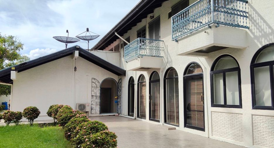 For sale 4 bedrooms house in Wang Thonglang, Bangkok
