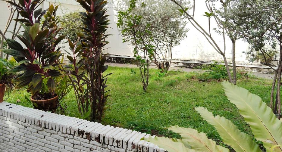 For sale 4 bedrooms house in Wang Thonglang, Bangkok