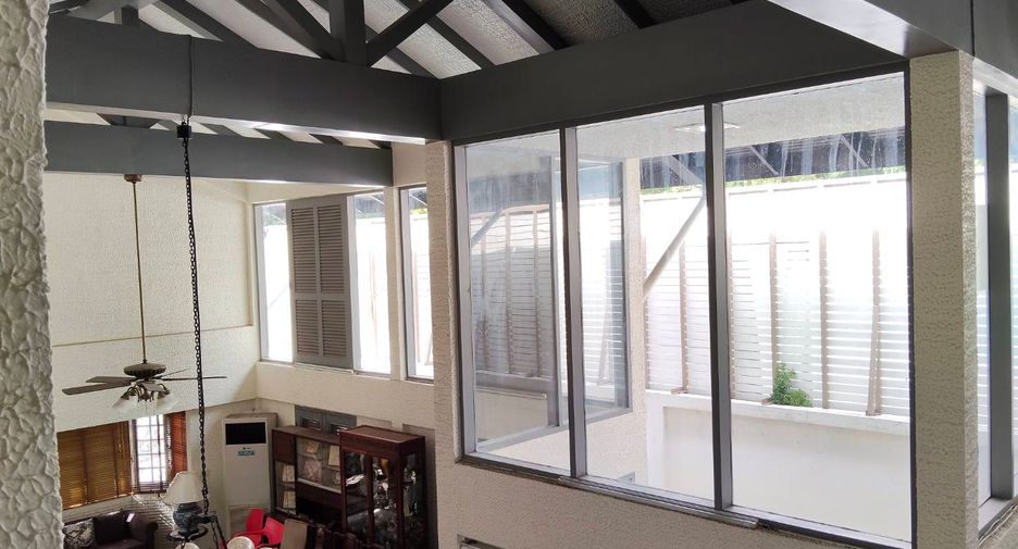 For sale 4 bedrooms house in Wang Thonglang, Bangkok