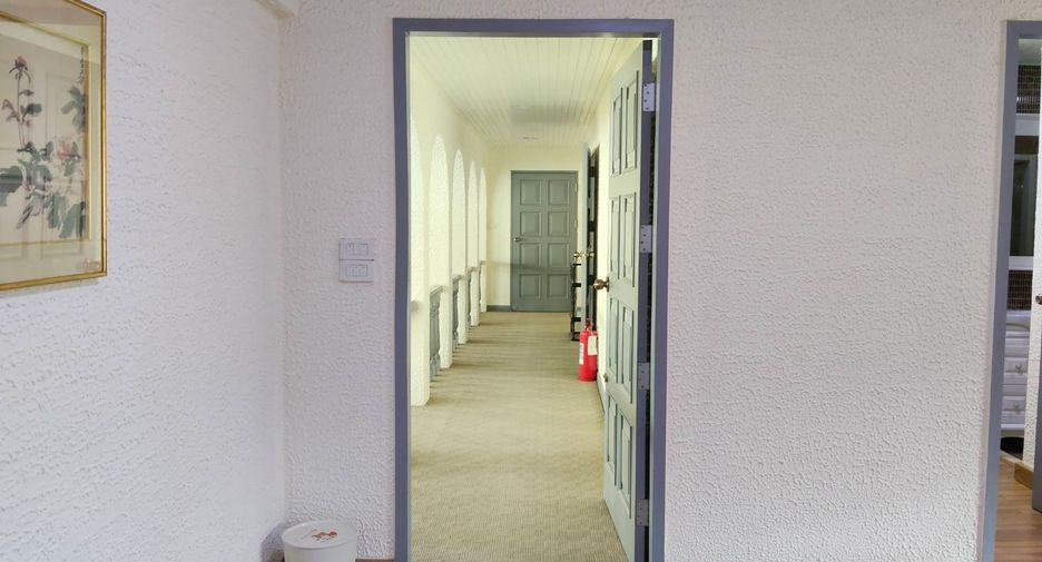 For sale 4 bedrooms house in Wang Thonglang, Bangkok