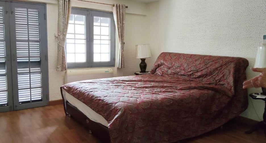 For sale 4 bedrooms house in Wang Thonglang, Bangkok
