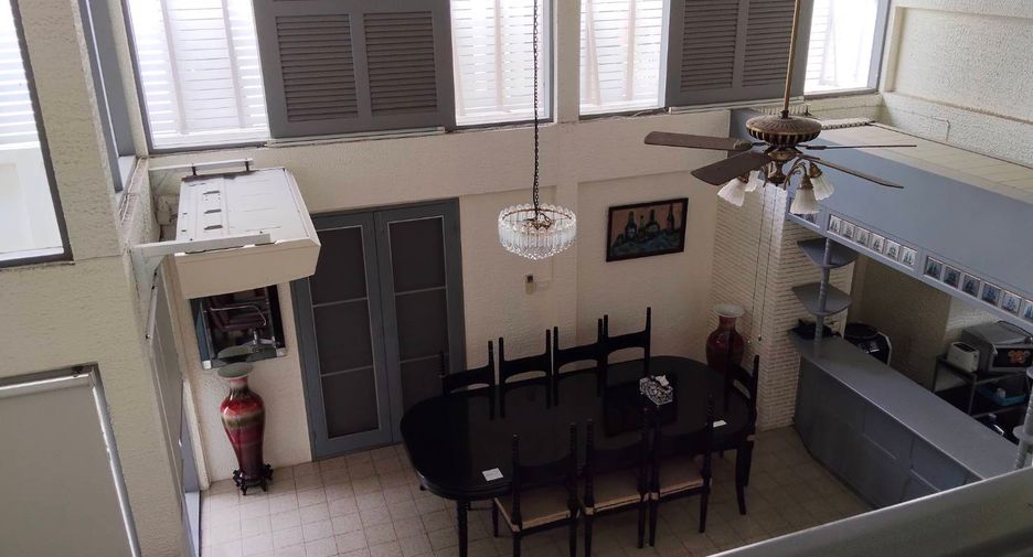 For sale 4 bedrooms house in Wang Thonglang, Bangkok