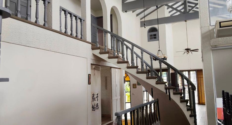 For sale 4 bedrooms house in Wang Thonglang, Bangkok