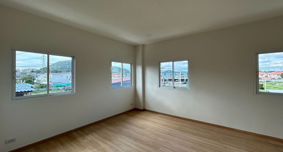 For sale 2 bedrooms townhouse in Si Racha, Chonburi
