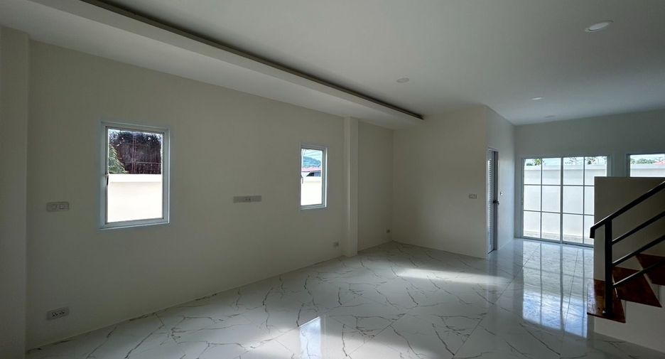 For sale 2 bedrooms townhouse in Si Racha, Chonburi