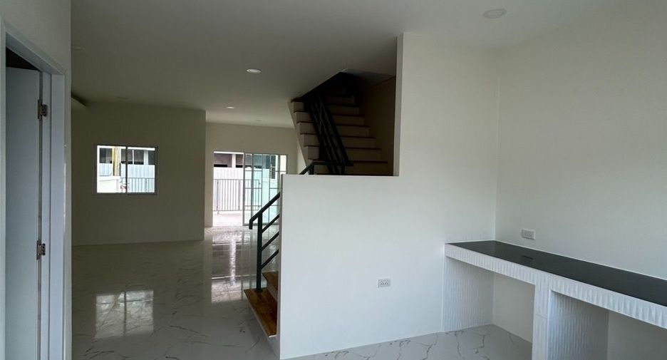 For sale 2 bedrooms townhouse in Si Racha, Chonburi