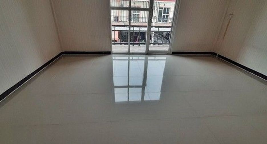 For sale 1 Beds townhouse in Ban Bueng, Chonburi