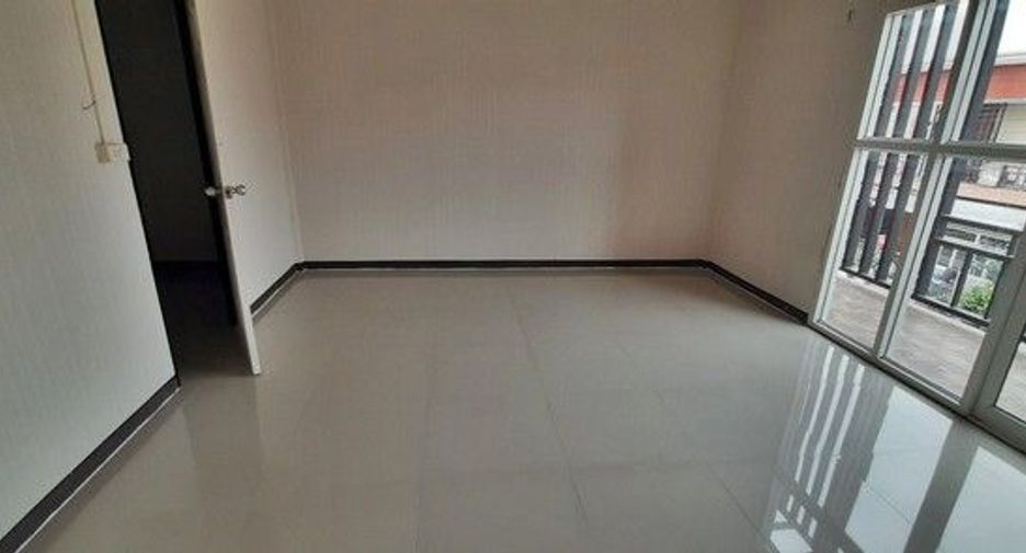 For sale 1 Beds townhouse in Ban Bueng, Chonburi