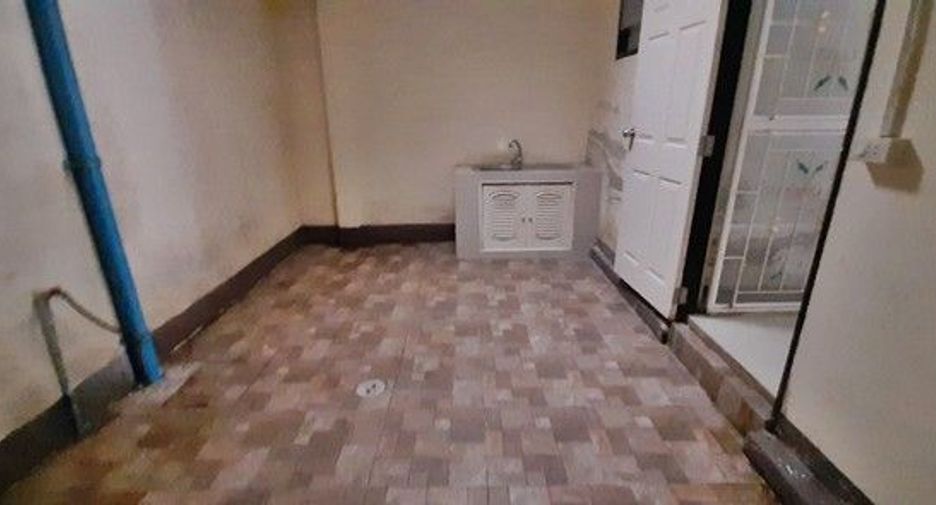 For sale 1 Beds townhouse in Ban Bueng, Chonburi