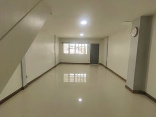 Casa adosada en venta de 2 habitaciones en Bueng Kum, Bangkok