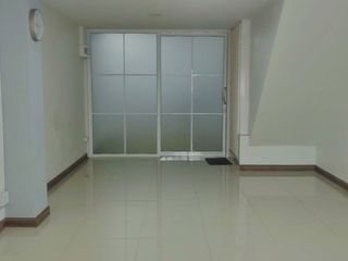 Casa adosada en venta de 2 habitaciones en Bueng Kum, Bangkok