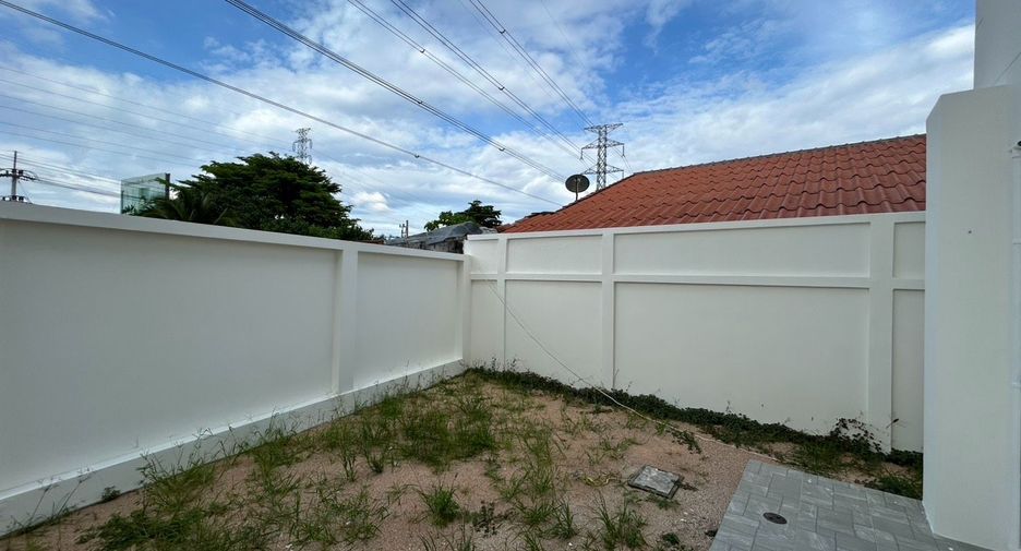 For sale 2 bedrooms townhouse in Si Racha, Chonburi