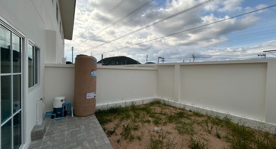 For sale 2 bedrooms townhouse in Si Racha, Chonburi
