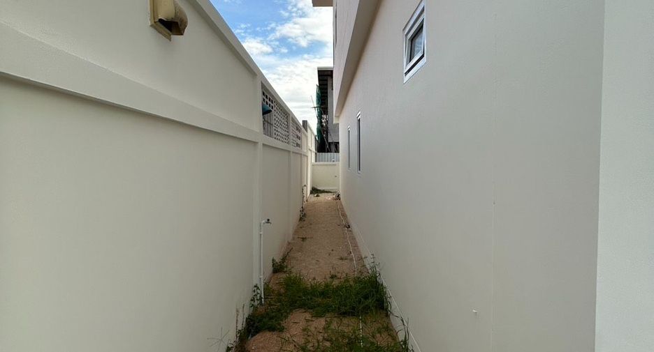 For sale 2 bedrooms townhouse in Si Racha, Chonburi