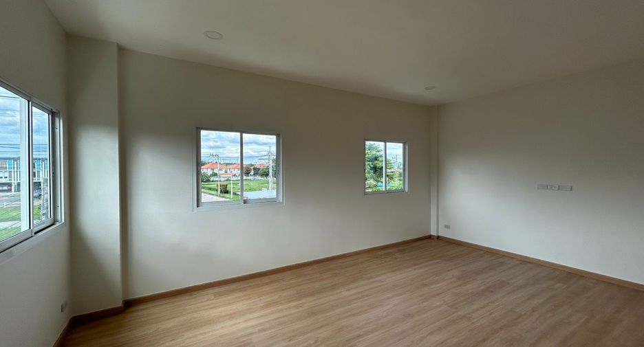 For sale 2 bedrooms townhouse in Si Racha, Chonburi